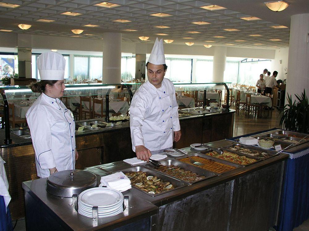 Argile Resort Mantzavináta Restauracja zdjęcie